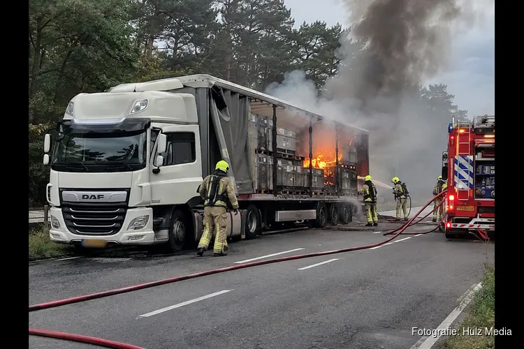 Oplegger met accu’s in brand op Harderwijkerweg in Ermelo