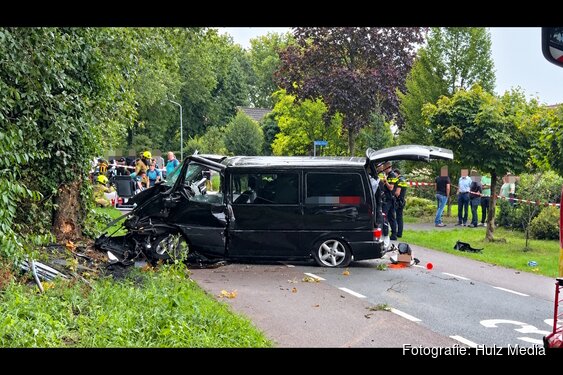 Twee gewonden en grote ravage na ongeval op Oude Telgterweg in Ermelo