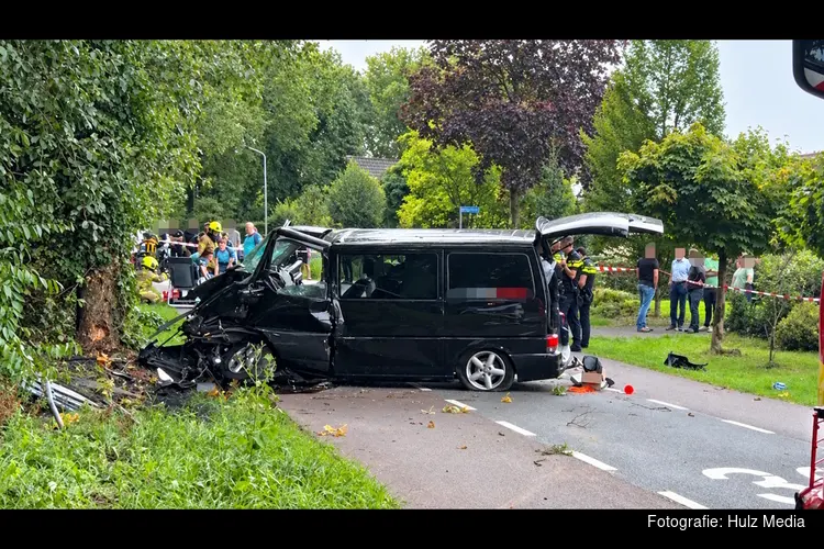 Twee gewonden en grote ravage na ongeval op Oude Telgterweg in Ermelo