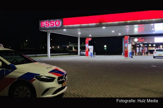 Overvaller tankstation bij Wezep nam geld, sigaretten én harde schijf mee