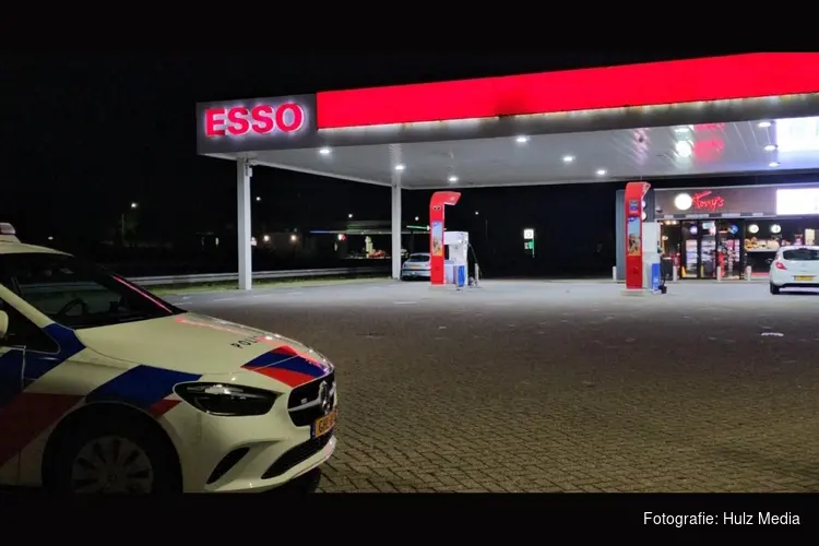 Overvaller tankstation bij Wezep nam geld, sigaretten én harde schijf mee