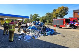 Rookontwikkeling in vuilniswagen zorgt voor inzet brandweer aan Industrieweg Nunspeet