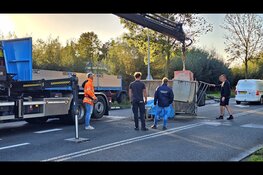 Aanhanger kantelt tijdens bocht op Oostelijke Rondweg in Elburg
