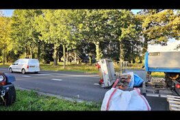 Aanhanger kantelt tijdens bocht op Oostelijke Rondweg in Elburg