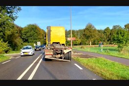 Flinke schade bij kop-staartbotsing tussen auto en vrachtwagen op Zuiderzeestraatweg in Wezep
