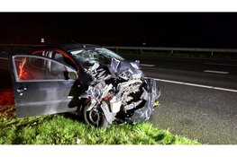 Auto zwaar beschadigd na botsing met vrachtwagen op A28 bij Nunspeet
