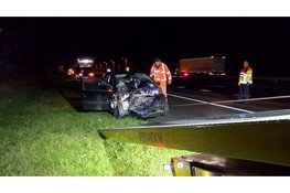 Auto zwaar beschadigd na botsing met vrachtwagen op A28 bij Nunspeet
