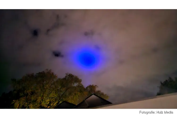 Opvallend blauw licht boven Nunspeet zorgt voor vragen: geen ufo, maar meettrein van ProRail