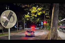 Hardloper haalt 22 km/u op snelheidsbord in Nunspeet: verkeerssituatie zorgt voor verwarring
