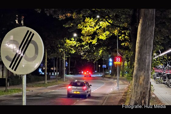 Hardloper haalt 22 km/u op snelheidsbord in Nunspeet: verkeerssituatie zorgt voor verwarring