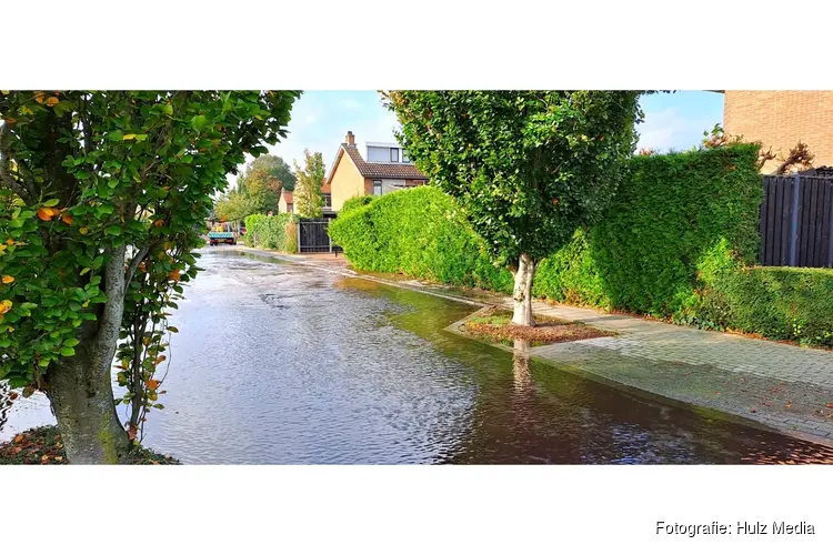 Waterleiding springt twee keer in korte tijd: sinkhole ontstaat in Elburg