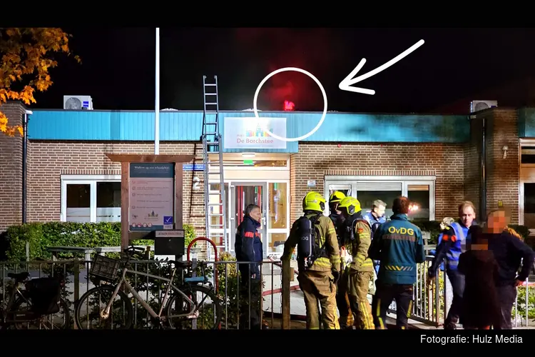 Omstanders zien rook en vlammen bij school De Borchstee in Elburg, maar brandweer hoeft niet te blussen