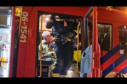 Omstanders zien rook en vlammen bij school De Borchstee in Elburg, maar brandweer hoeft niet te blussen