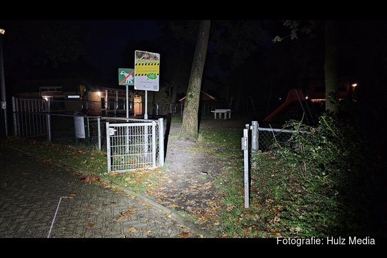 Jongetje richt vernielingen aan op schoolplein aan de Oosterlaan in Nunspeet