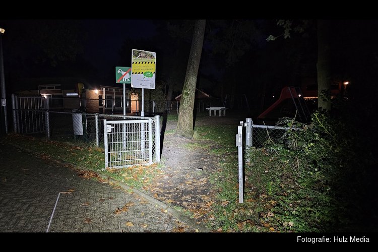 Jongetje richt vernielingen aan op schoolplein aan de Oosterlaan in Nunspeet