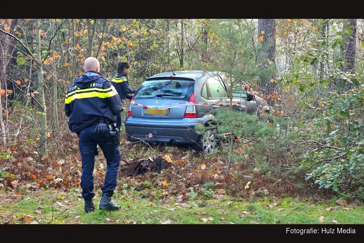 Auto zwaar beschadigd na eenzijdig ongeval op kruising in Elspeet